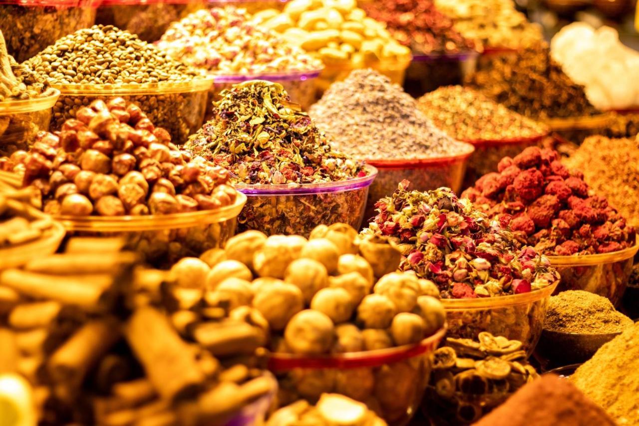 فندق هوليداي ان مطار دبي آل مكتوم المظهر الخارجي الصورة